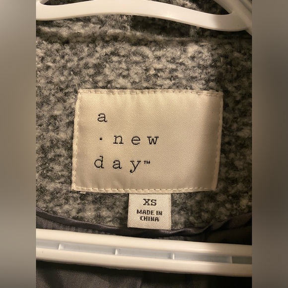 Grey coat - Picture 3 of 3